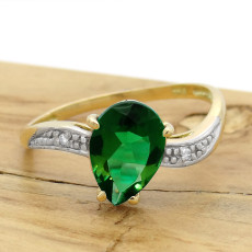 Anel com Blue Green Gota e 2 Diamantes, em Ouro Amarelo 18 Kilates